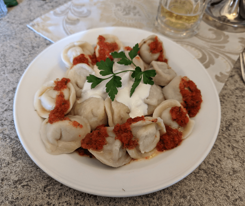 Pelmeni-Mix im Restaurant Skaska Leipzig