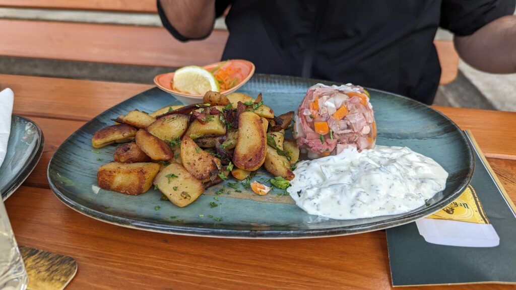 Sülze mit Bratkartoffeln im Bi Ba Bo Leipzig Plagwitz