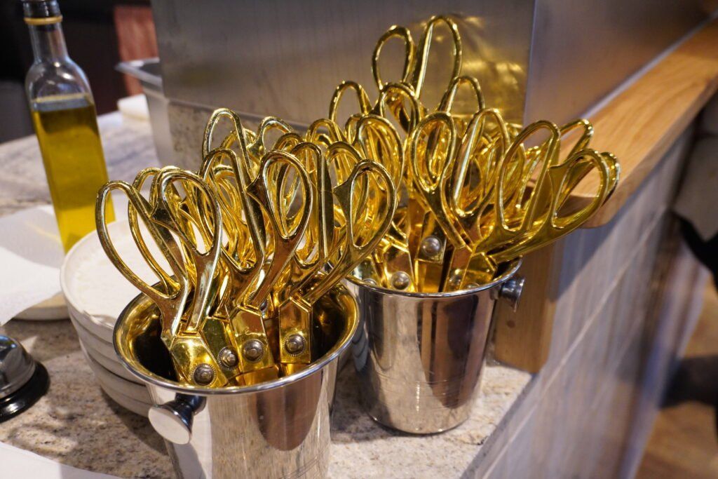 Goldene Scheren im Nuva Leipzig