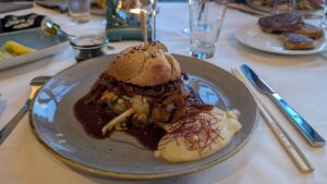 Dritter Gang Pulled Jackfruit Burger beim veganen Kochkurs